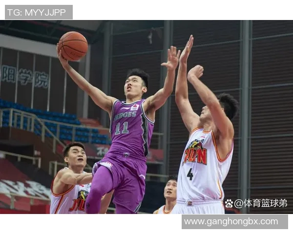 目前CBA联赛中共有多少支“足球队”？